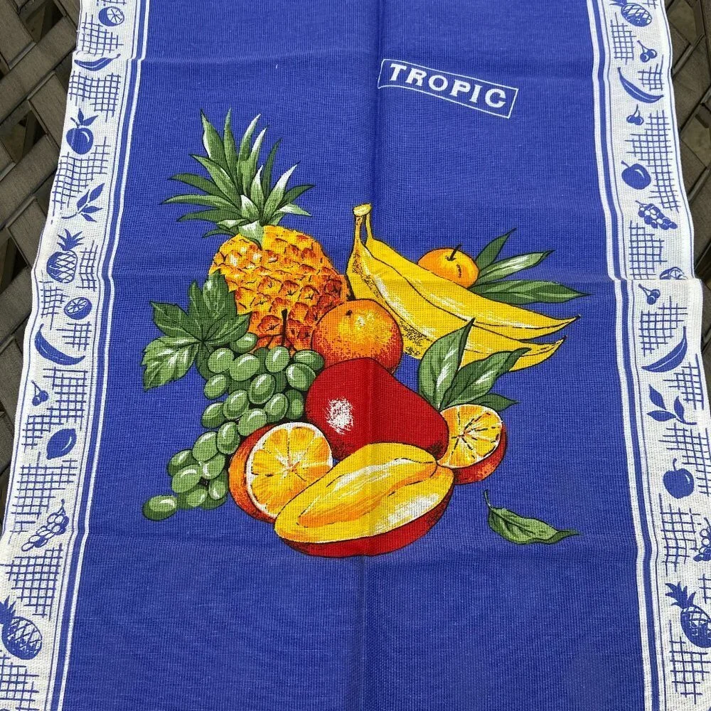 NWOT Kitchen towel Fruits